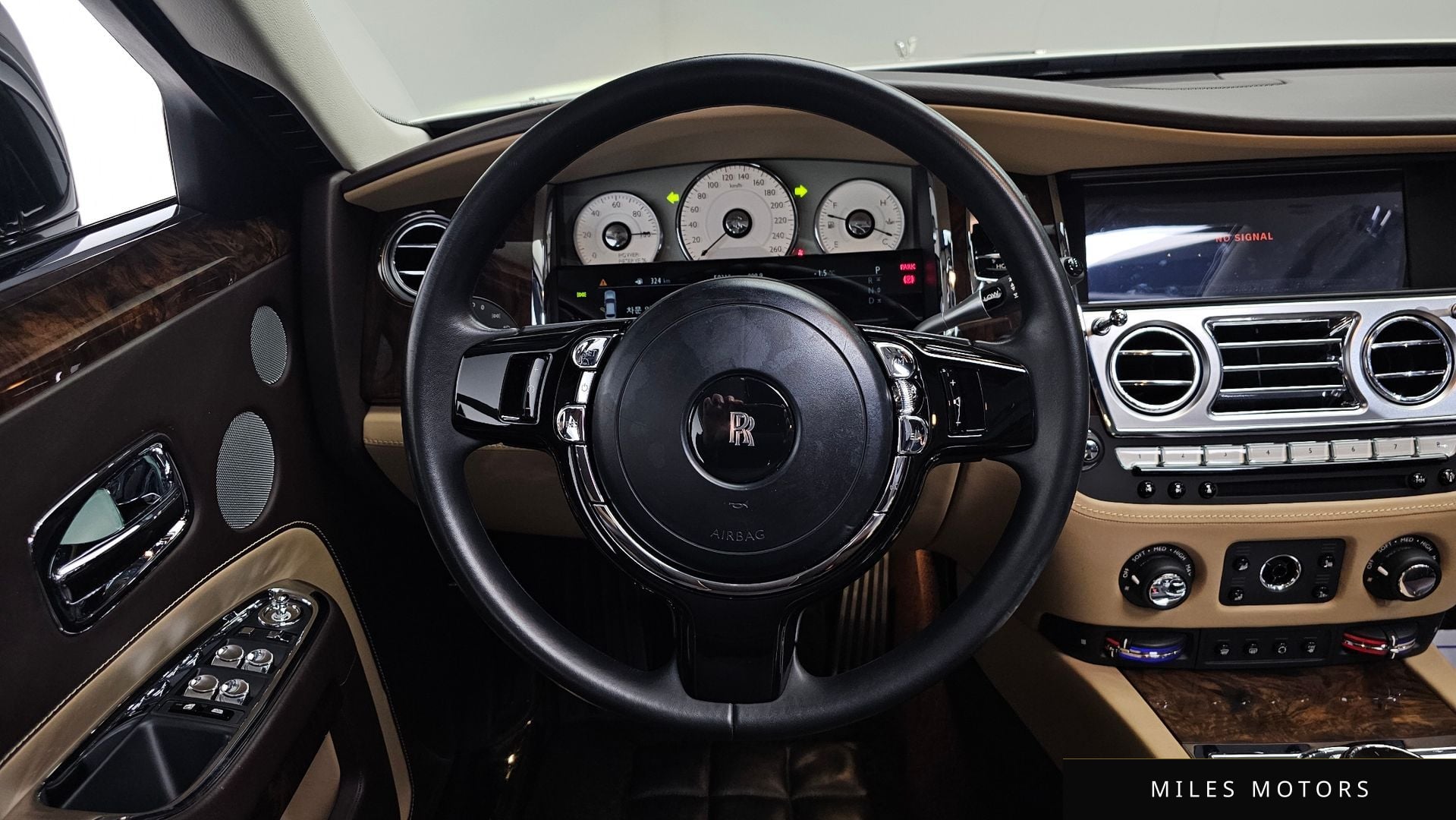 Rolls-Royce 고스트 2018 — миниатюра 13
