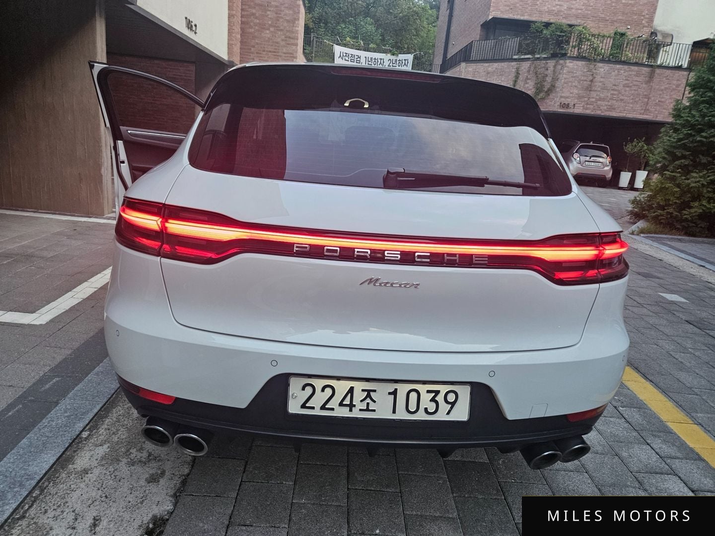 Porsche Macan 2019 — миниатюра 2