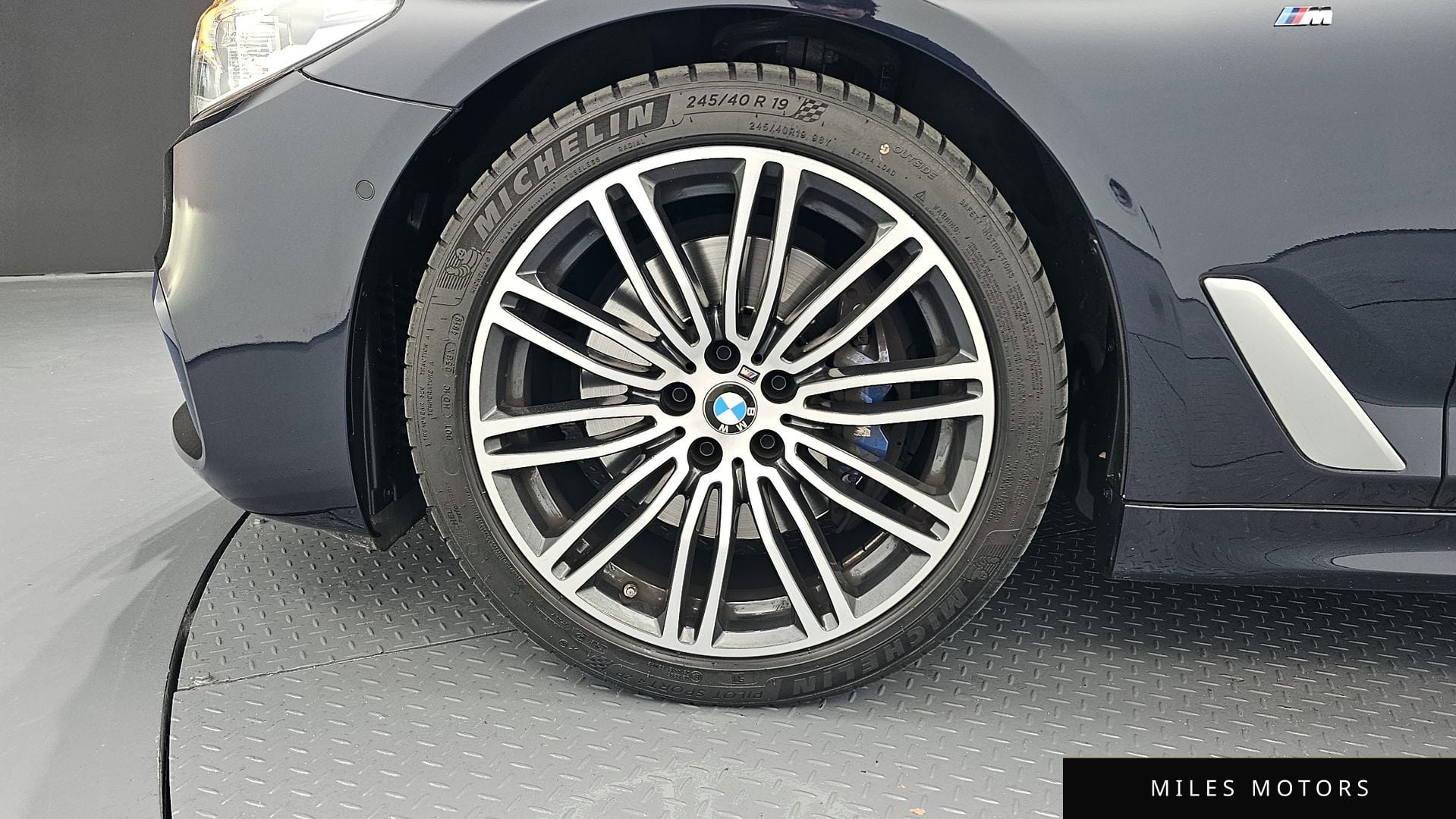 BMW 5 Series (G30) 2020 — миниатюра 5