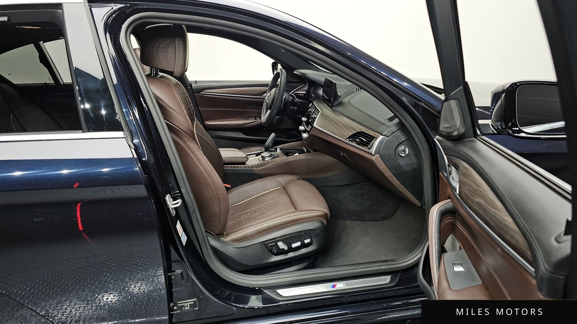 BMW 5 Series (G30) 2020 — миниатюра 11