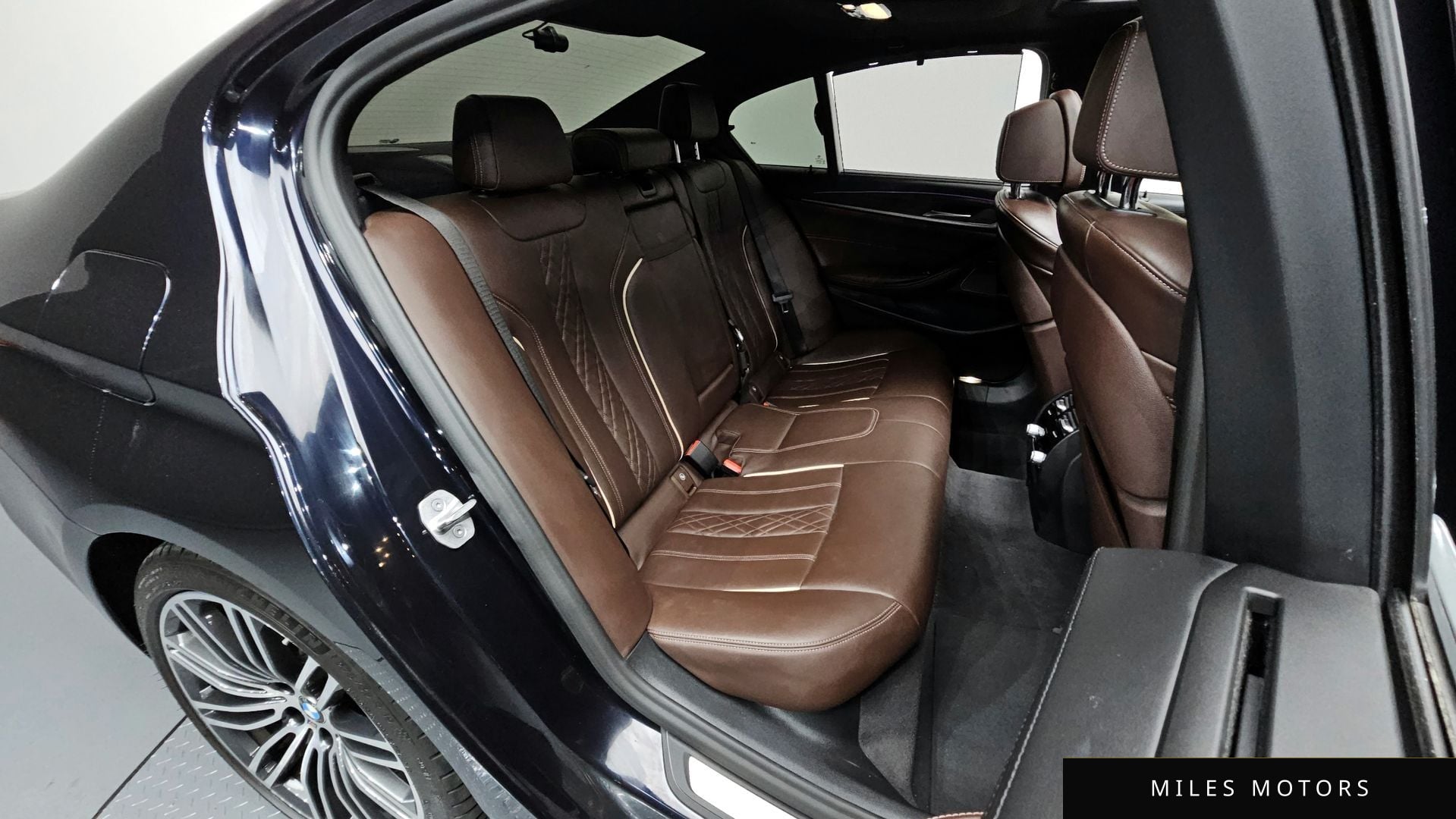 BMW 5 Series (G30) 2020 — миниатюра 12