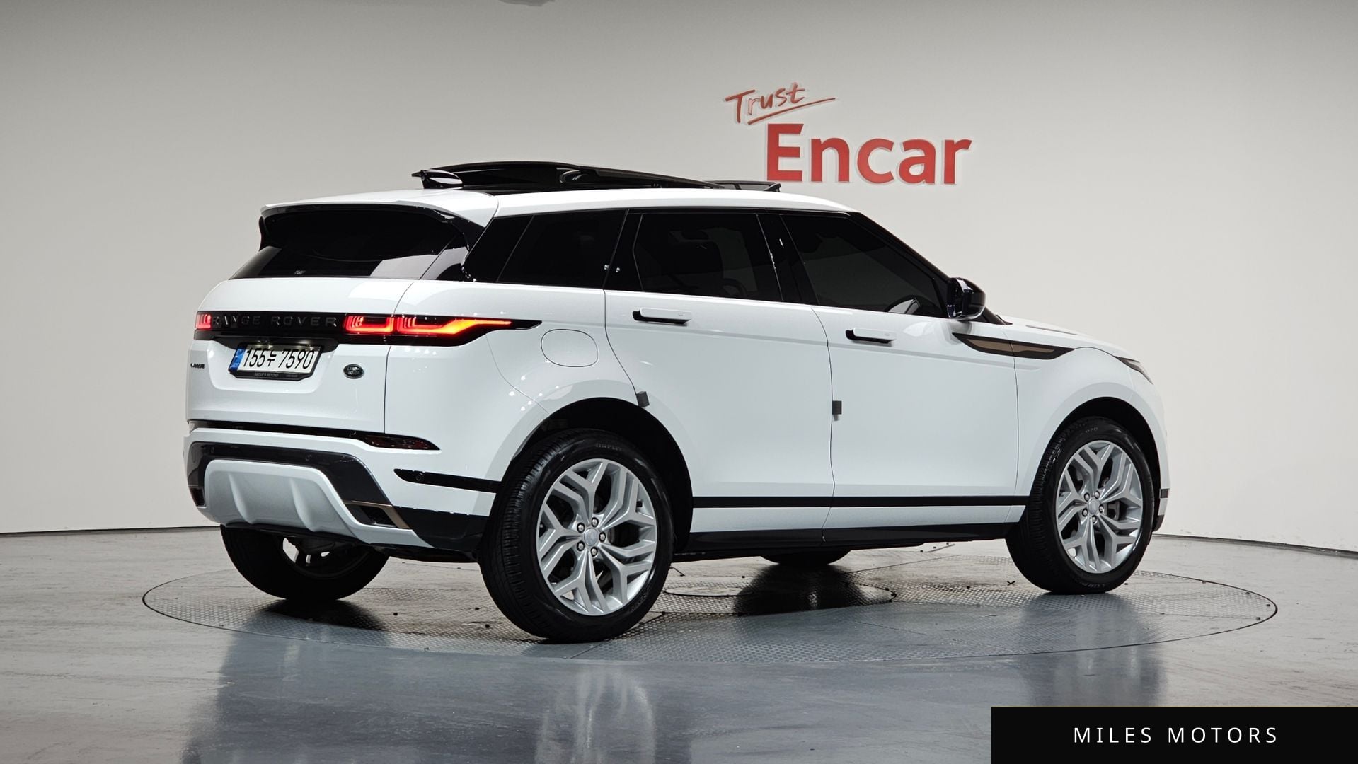 Land Rover Range Rover Evoque 2022 — фото 1 из 12