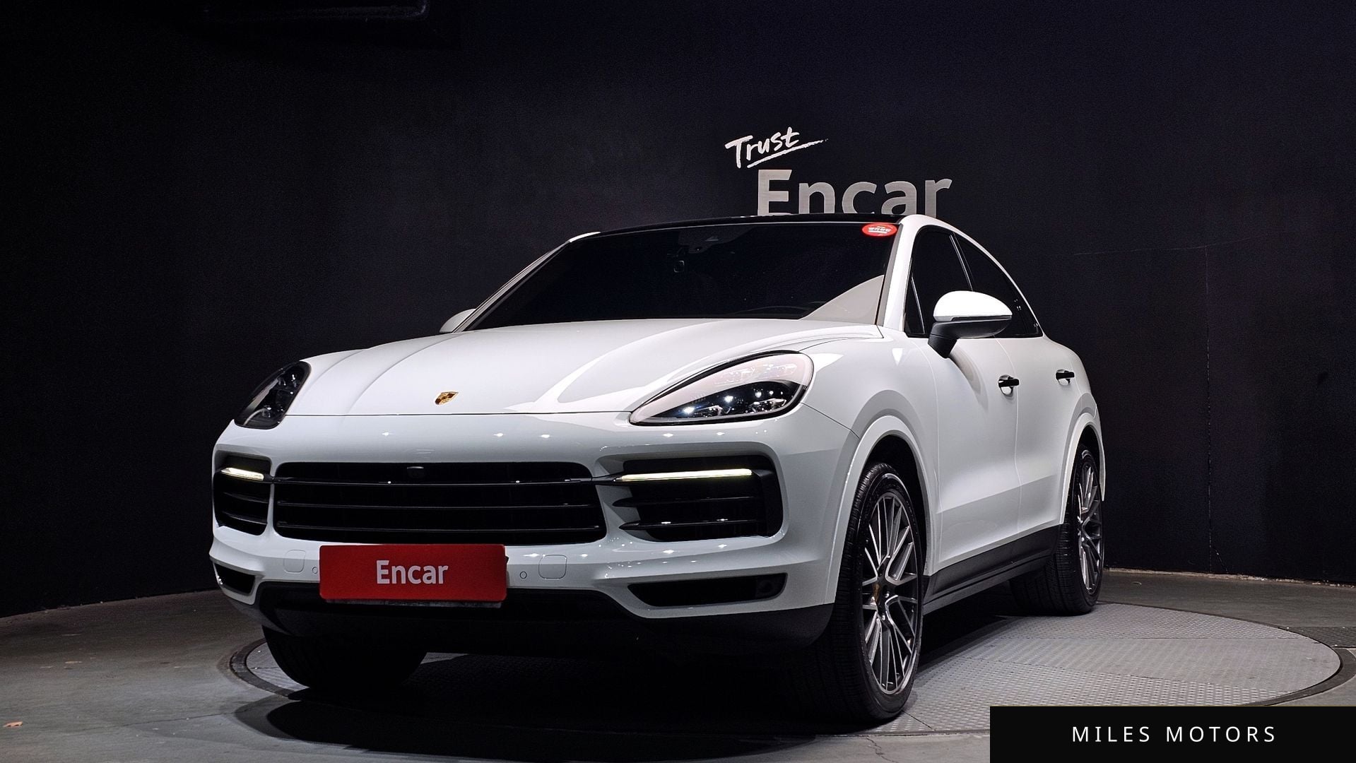 Porsche Cayenne 2020 — фото 1 из 12