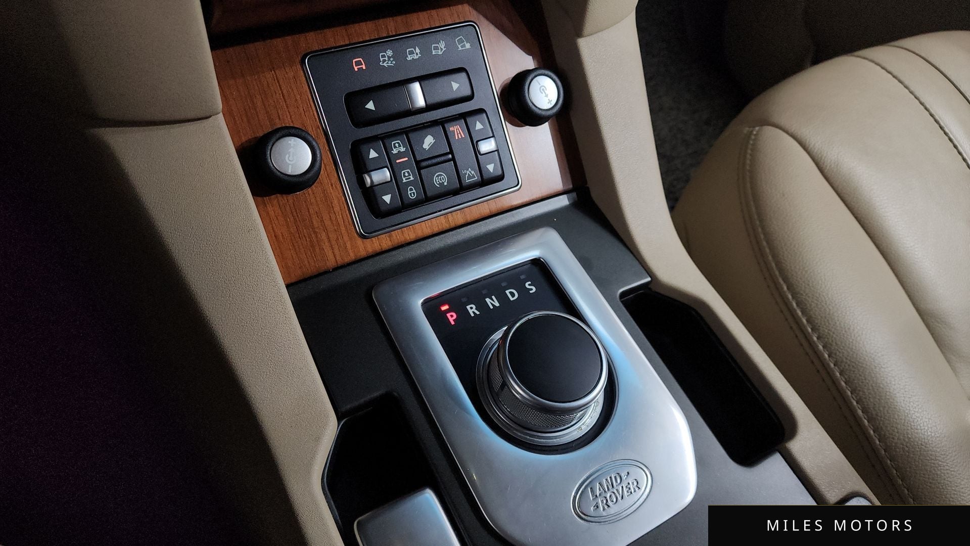 Land Rover Discovery 2015 — миниатюра 9