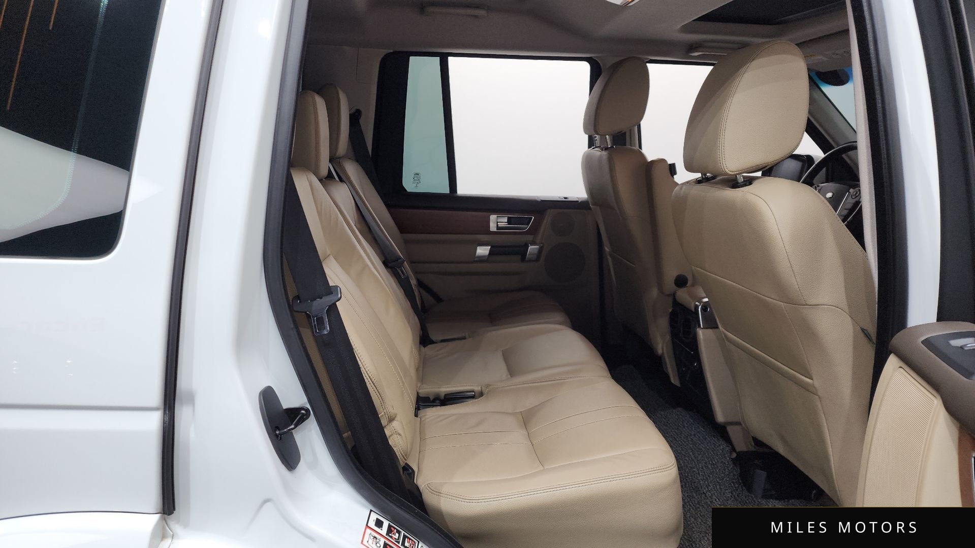 Land Rover Discovery 2015 — миниатюра 12