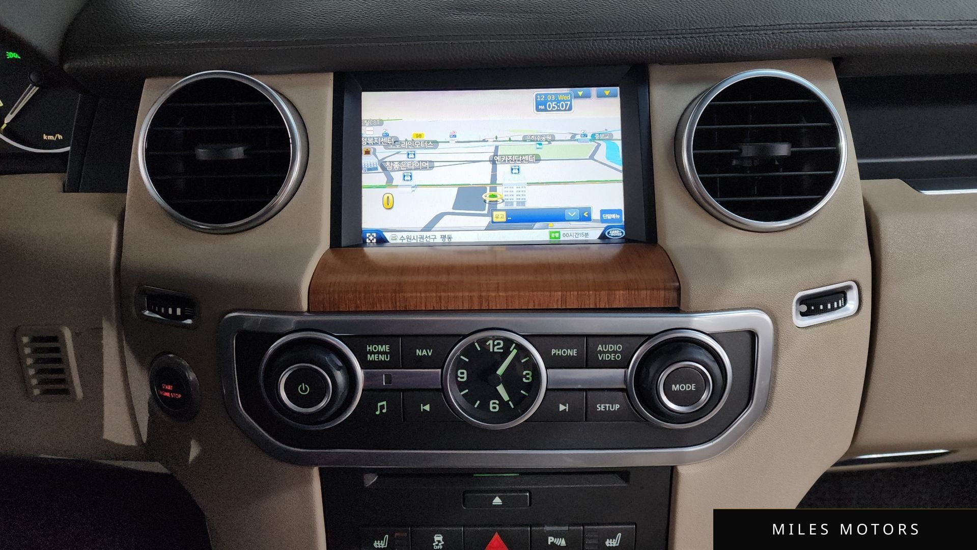 Land Rover Discovery 2015 — миниатюра 15