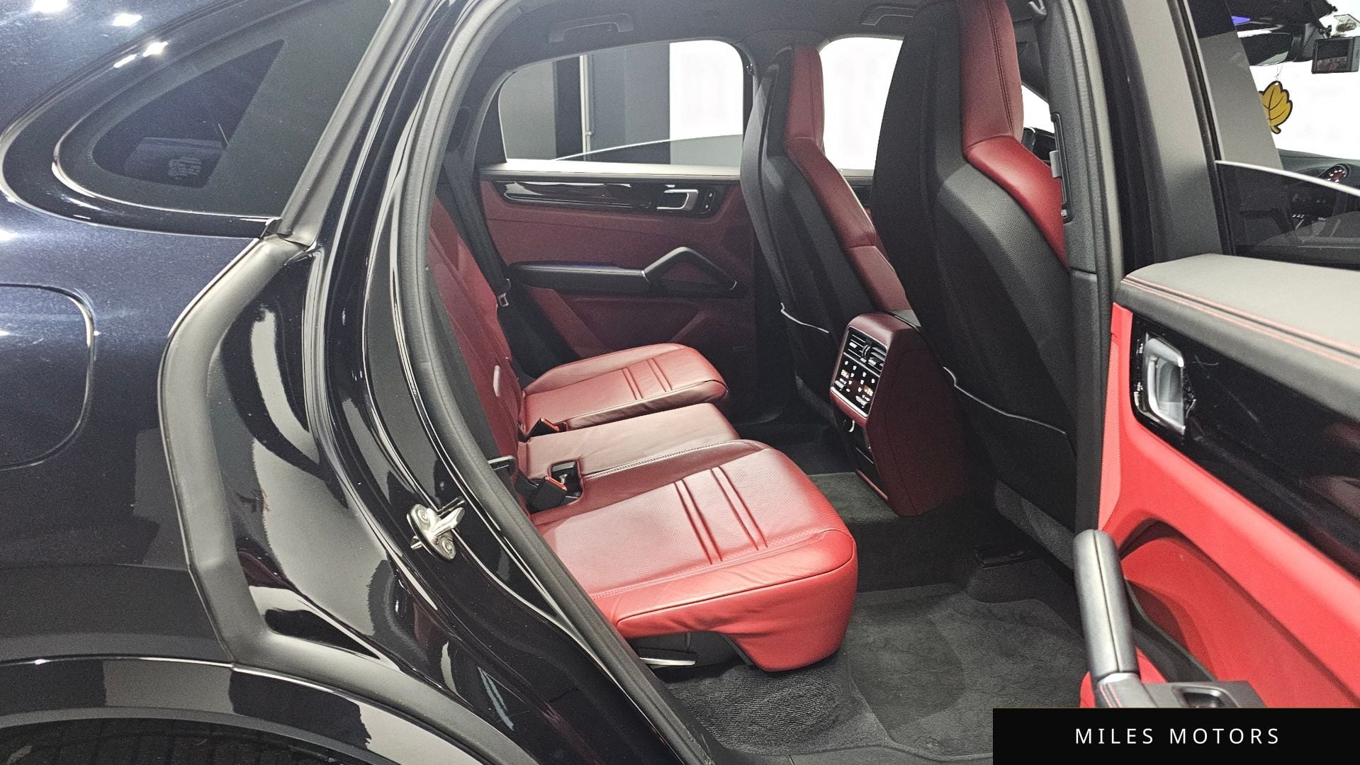 Porsche Cayenne 2021 — миниатюра 12