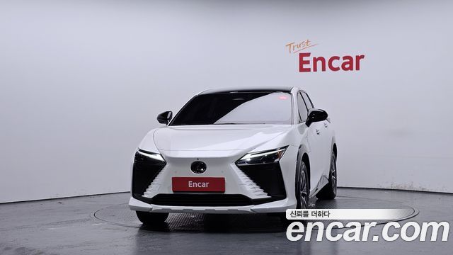 Лексус RZ450e 2023 — миниатюра 3
