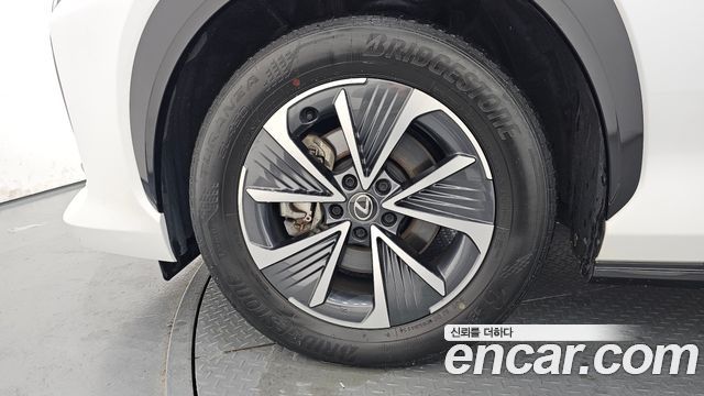 Лексус RZ450e 2023 — миниатюра 5