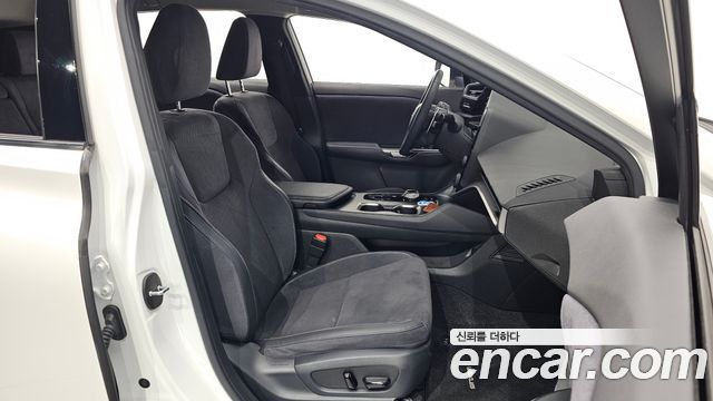 Лексус RZ450e 2023 — миниатюра 16