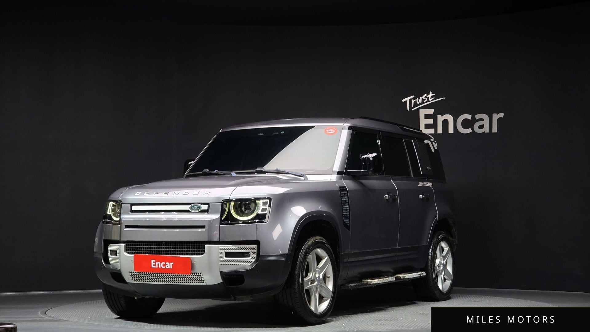 Land Rover Defender 2020 — фото 1 из 12