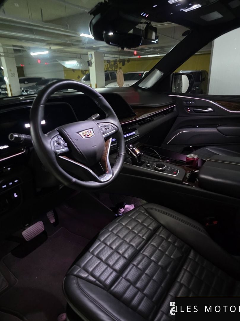 Cadillac Escalade 2021 — миниатюра 7