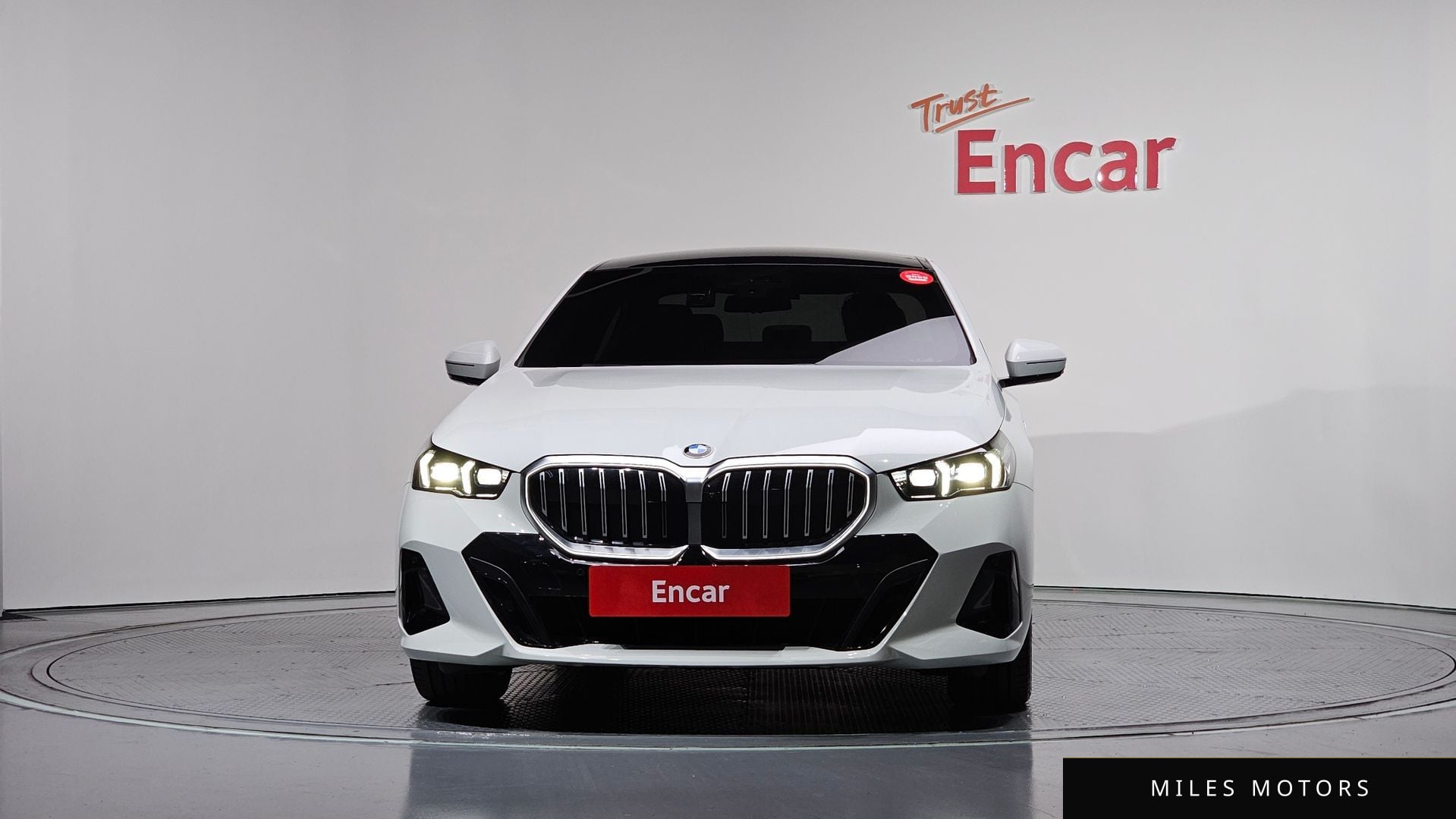 BMW 5 Series (G60) 2025 — миниатюра 3