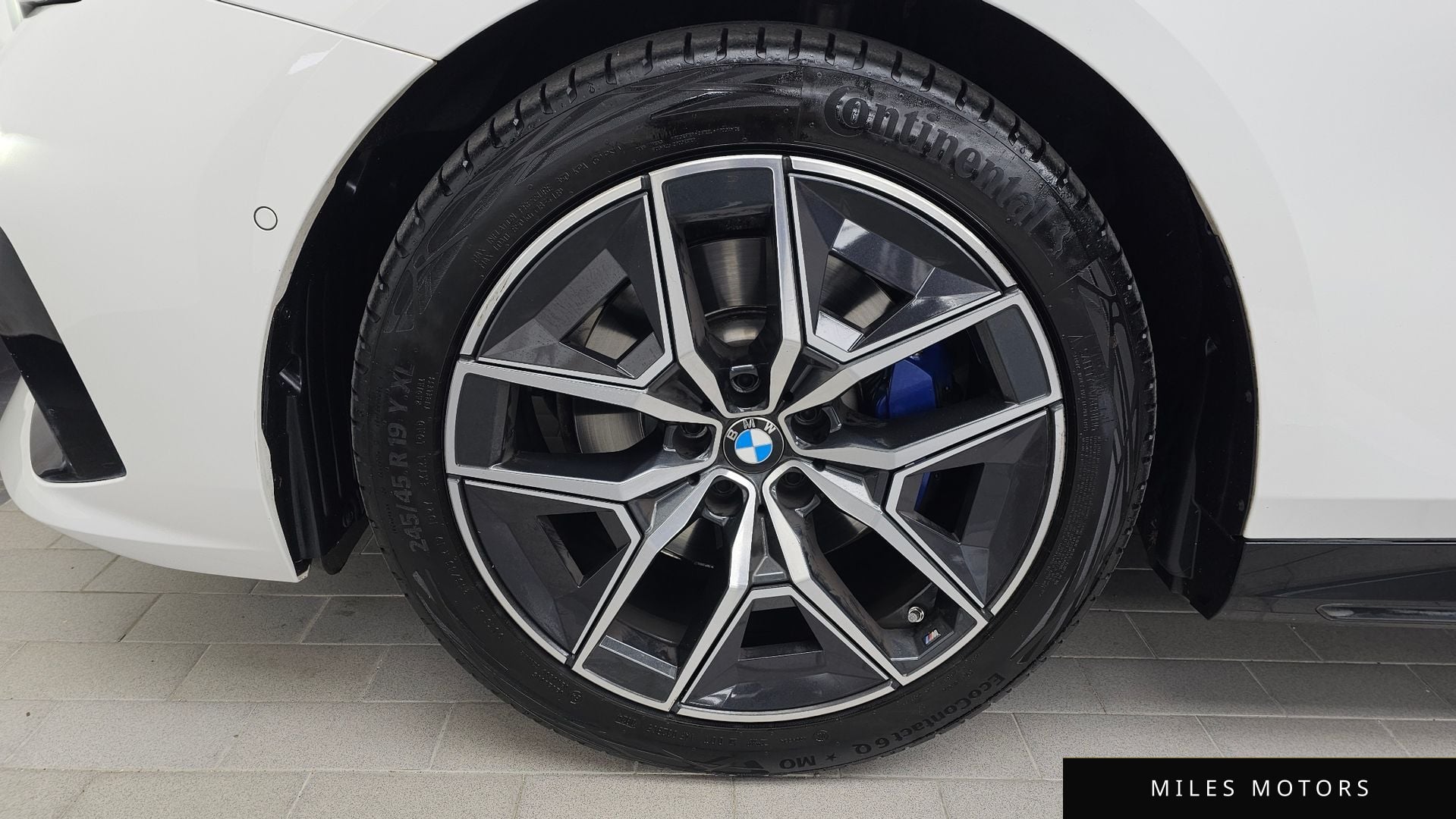 BMW 5 Series (G60) 2025 — миниатюра 5