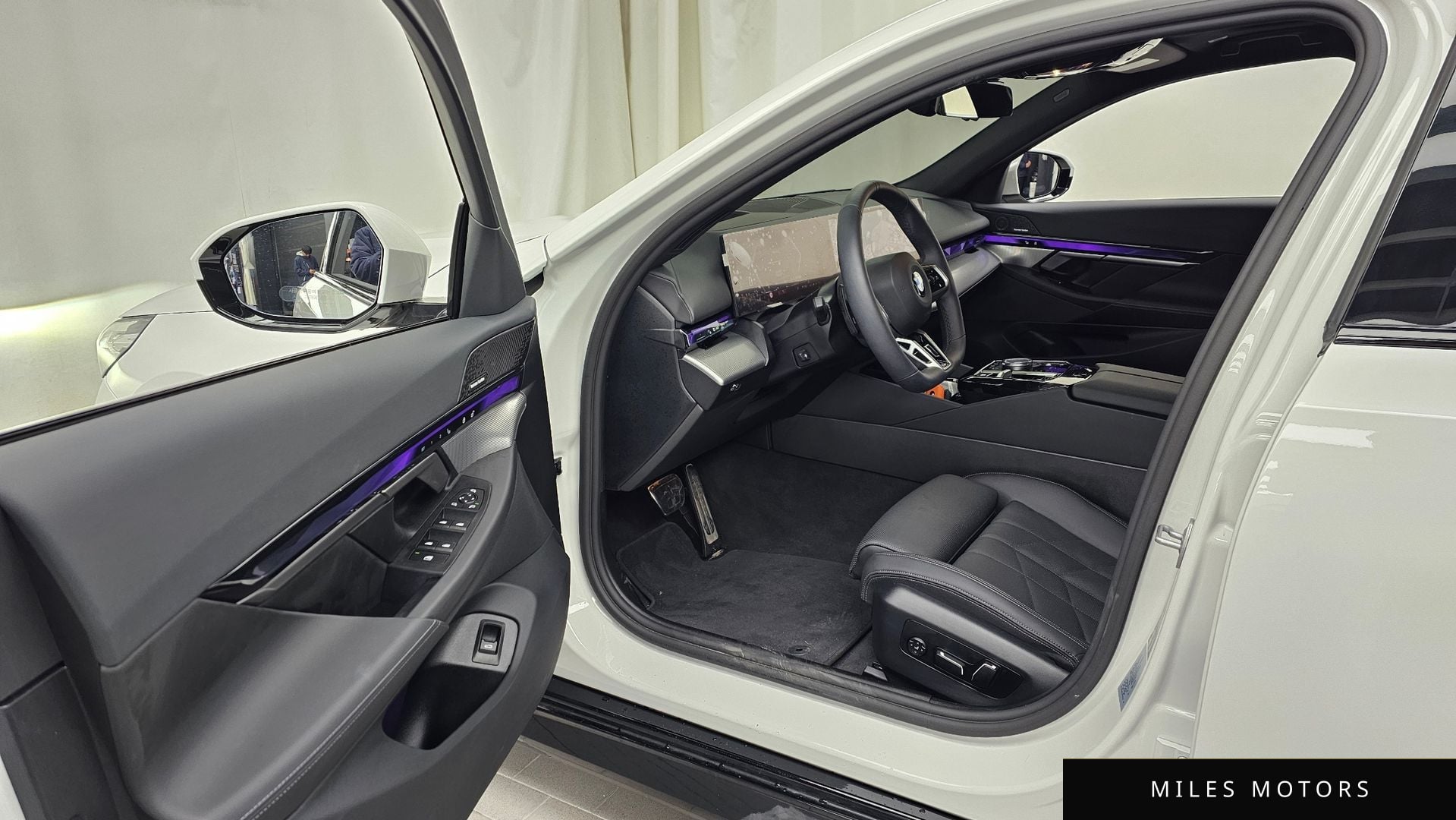 BMW 5 Series (G60) 2025 — миниатюра 10