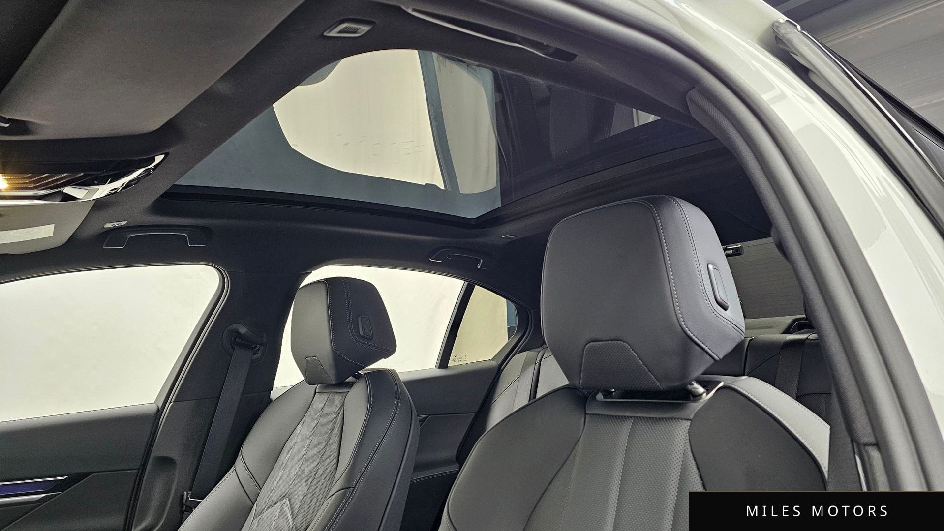 BMW 5 Series (G60) 2025 — миниатюра 19