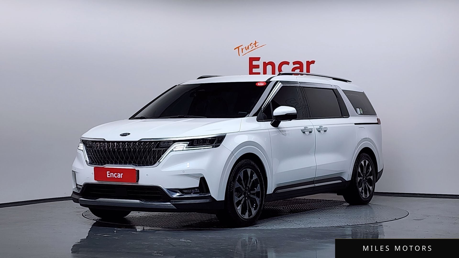 Kia Carnival 2021 — фото 1 из 12