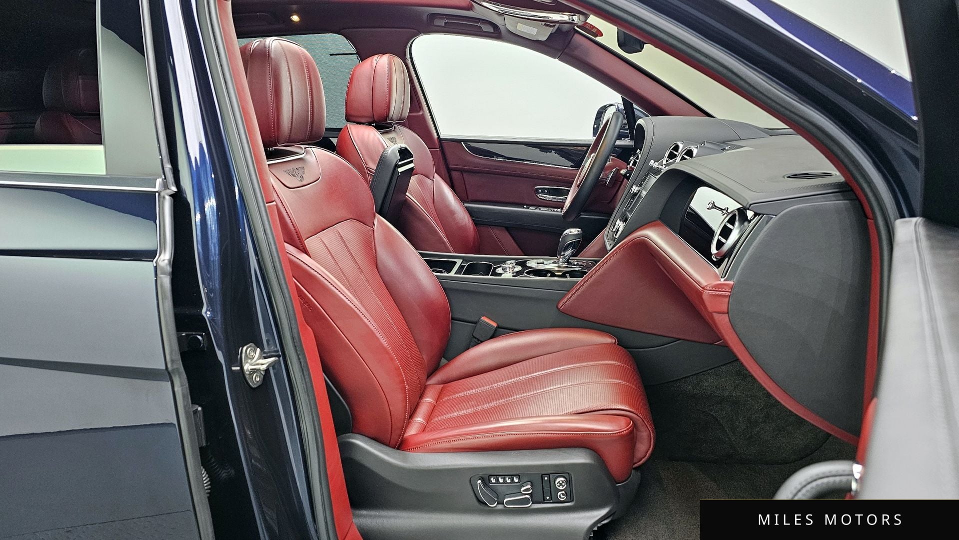 Bentley Bentayga 2020 — миниатюра 10
