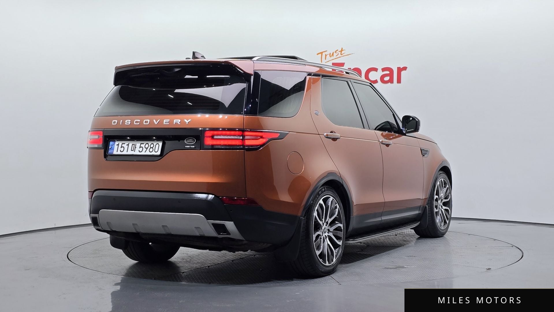 Land Rover Discovery 2017 — миниатюра 2