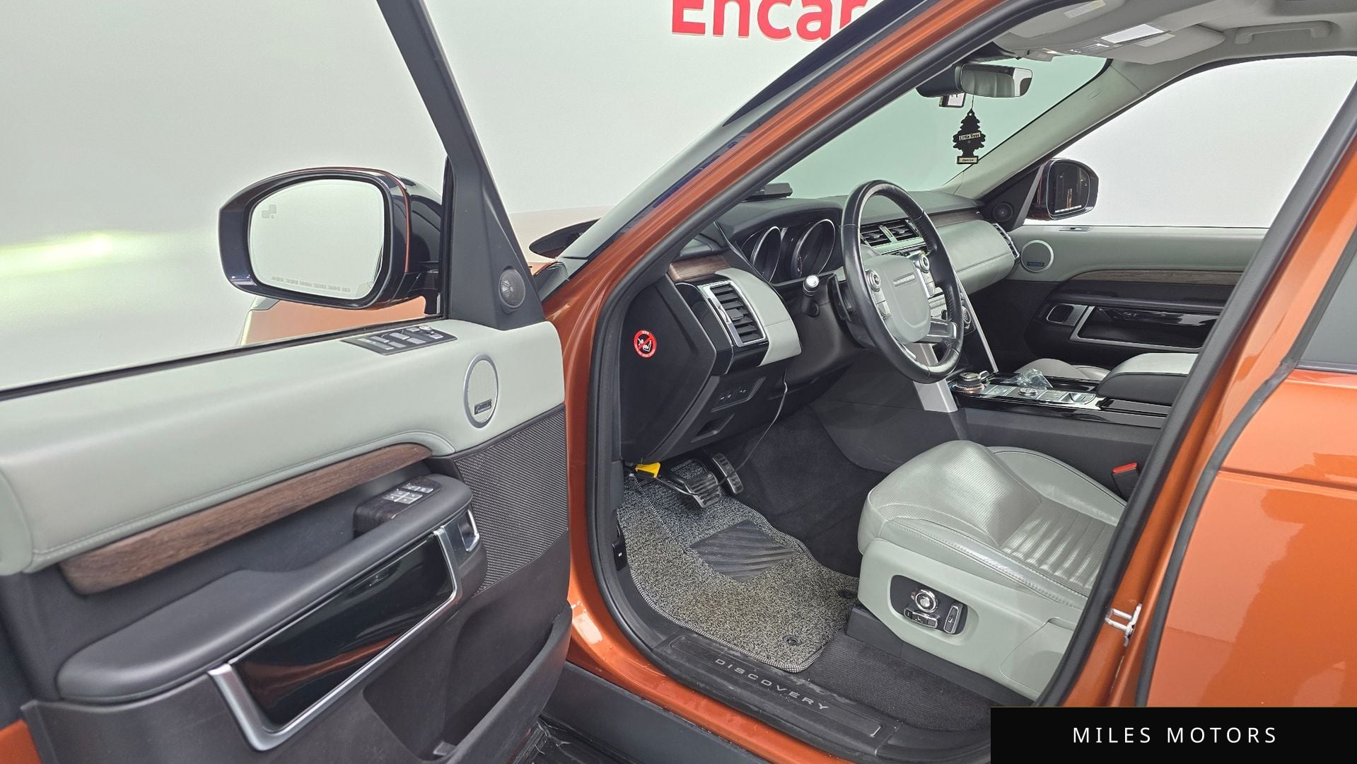 Land Rover Discovery 2017 — миниатюра 10