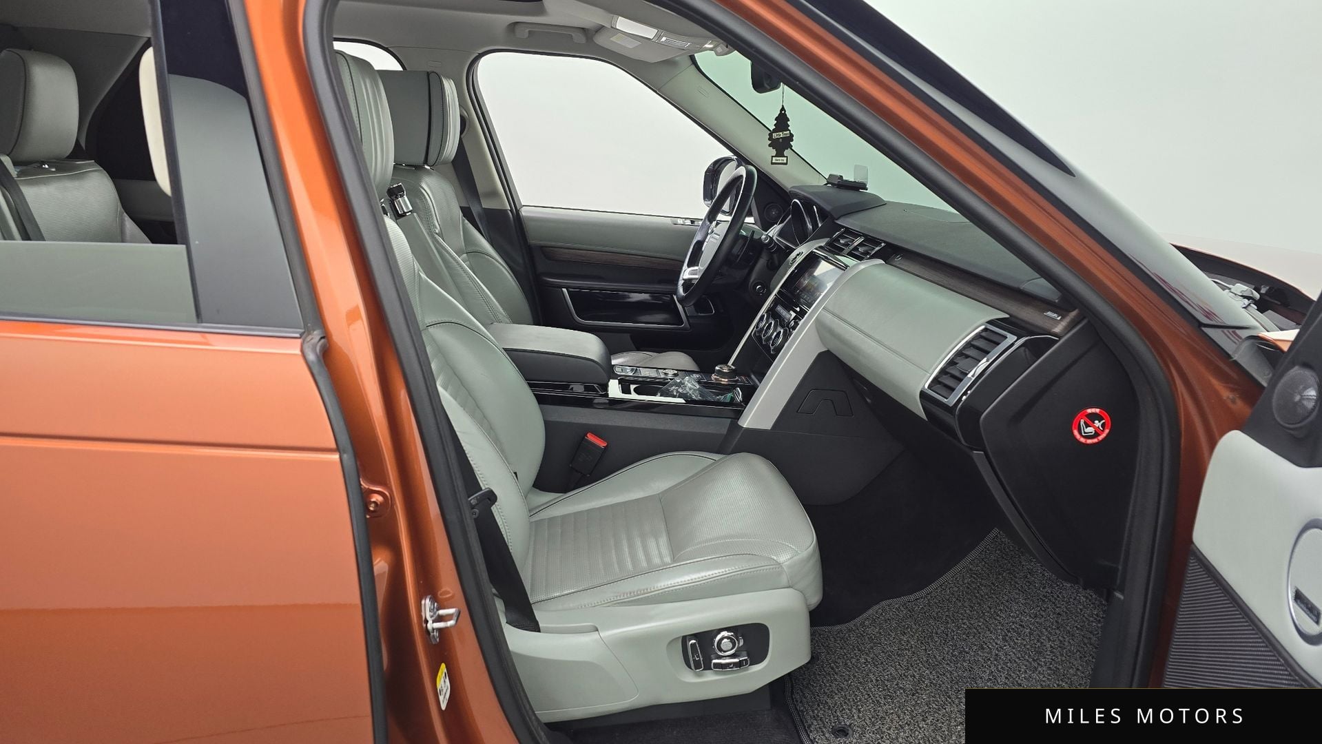 Land Rover Discovery 2017 — миниатюра 11