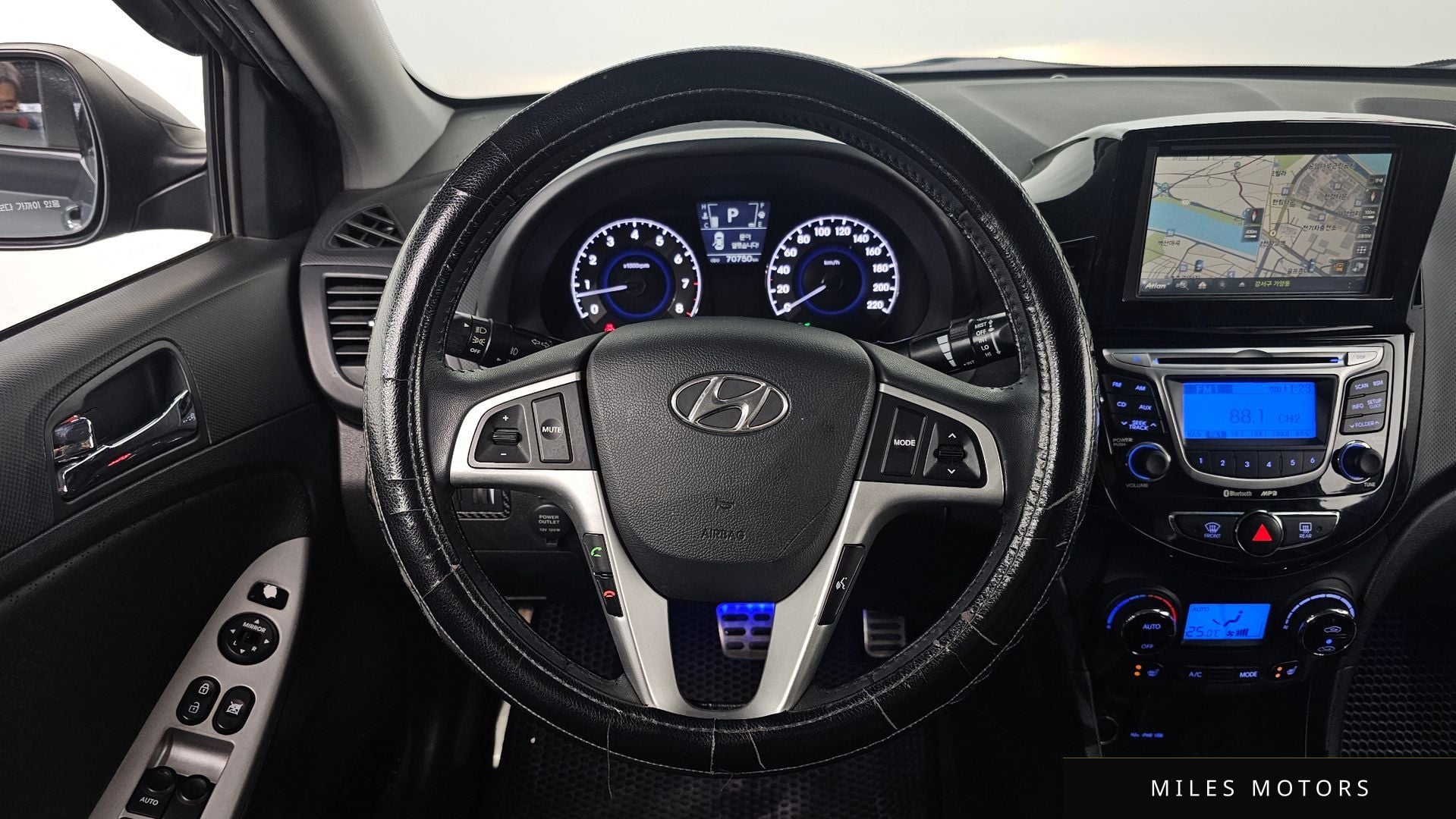 Hyundai 엑센트(신형) 2011 — миниатюра 13