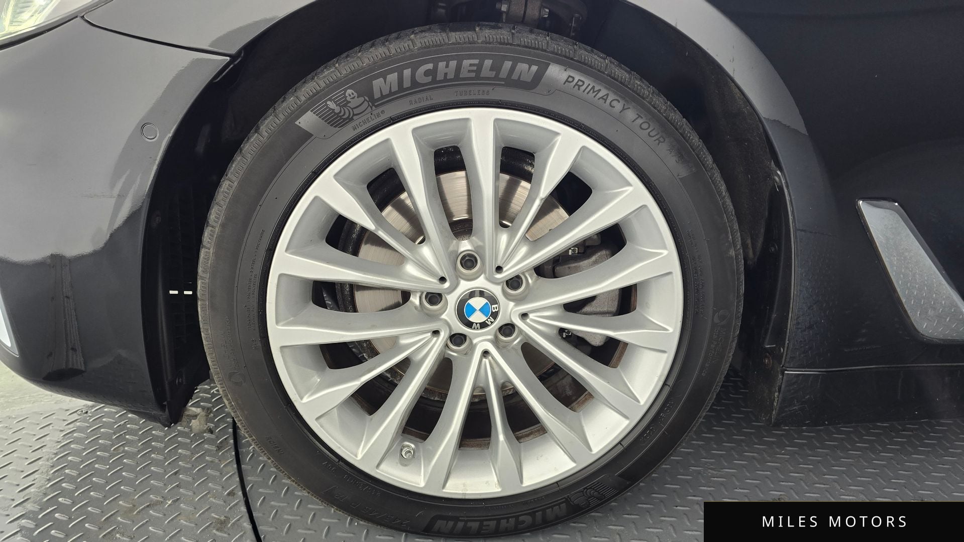 BMW 5 Series (G30) 2023 — миниатюра 5