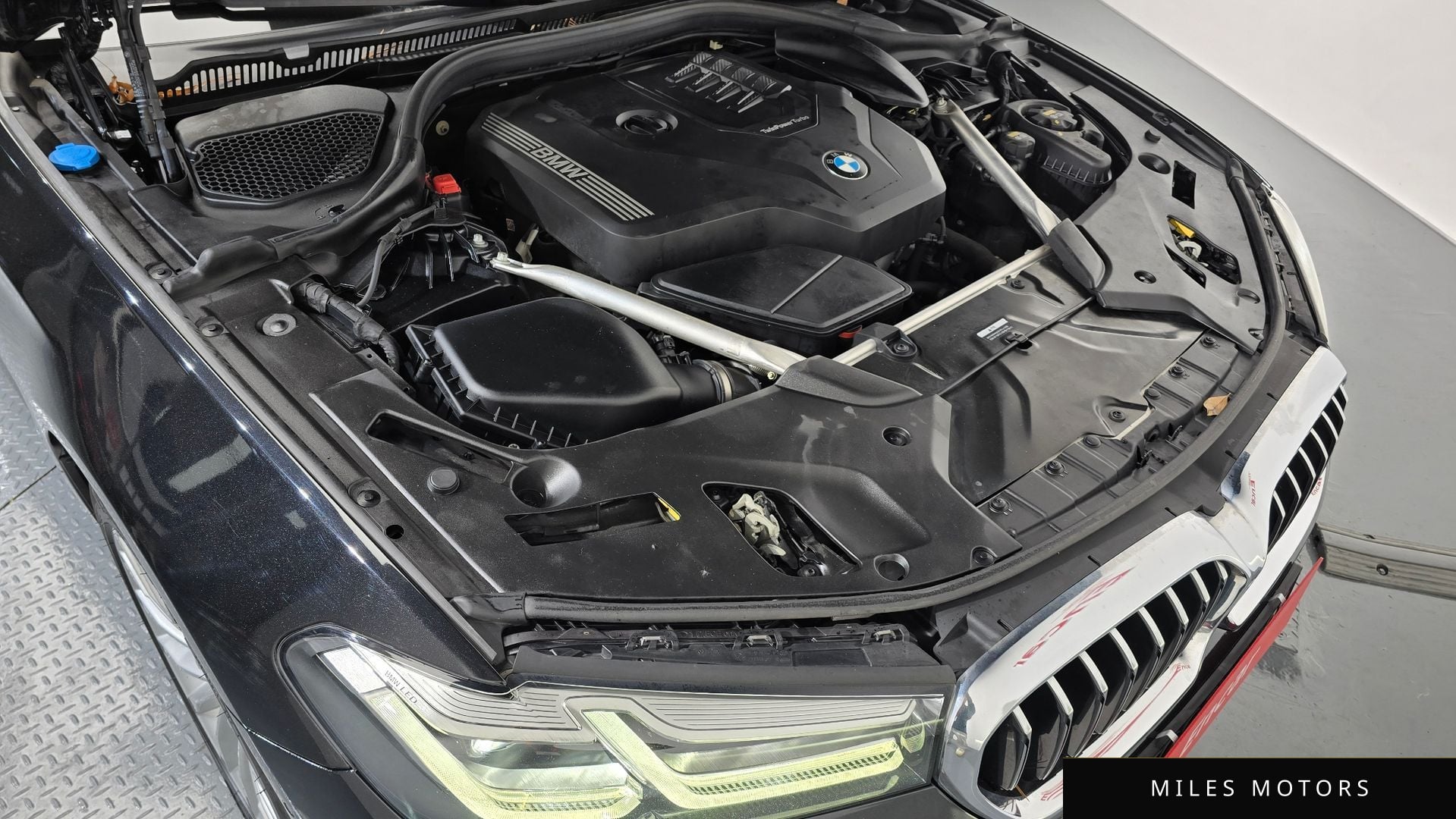 BMW 5 Series (G30) 2023 — миниатюра 6