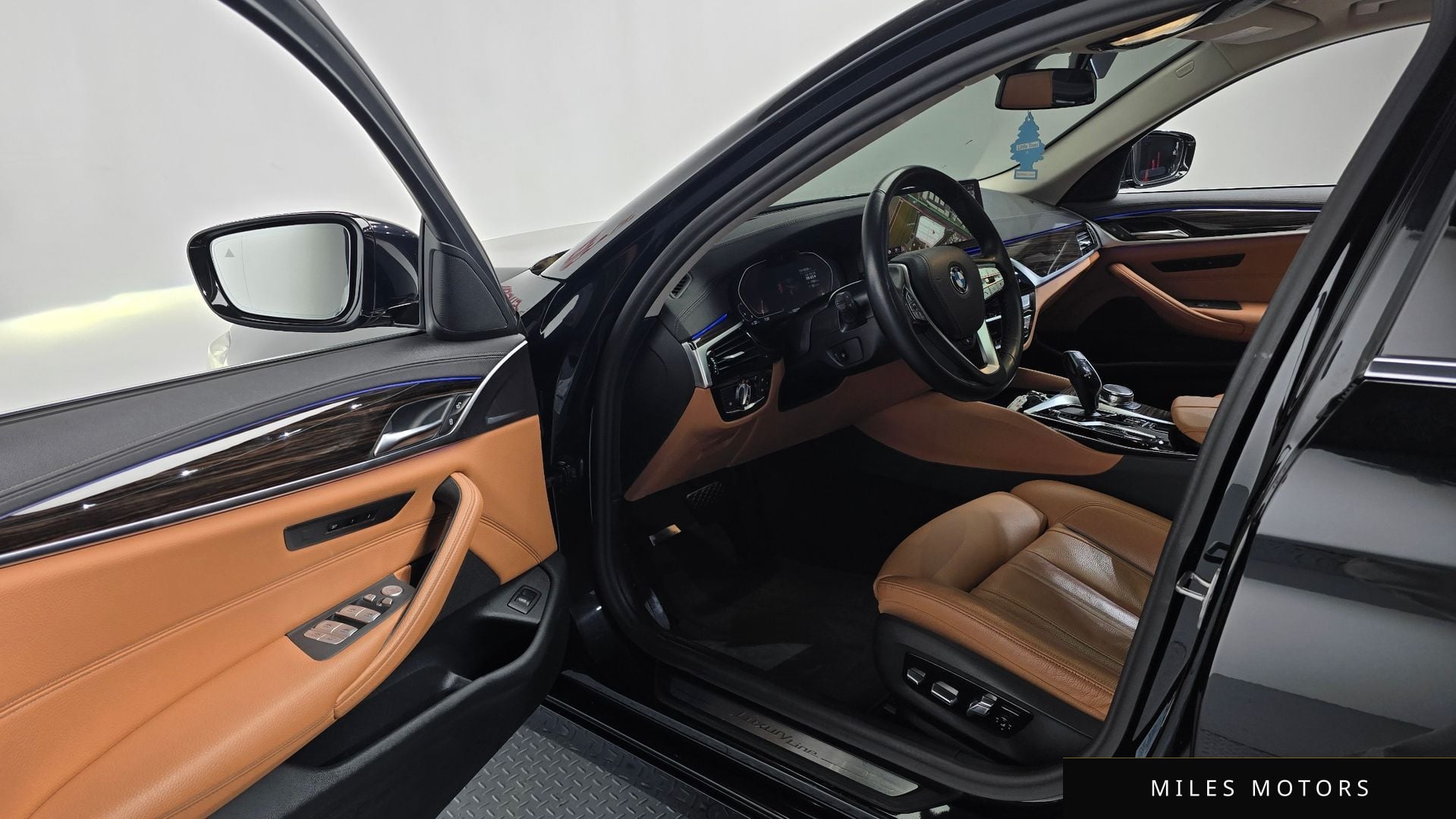 BMW 5 Series (G30) 2023 — миниатюра 10