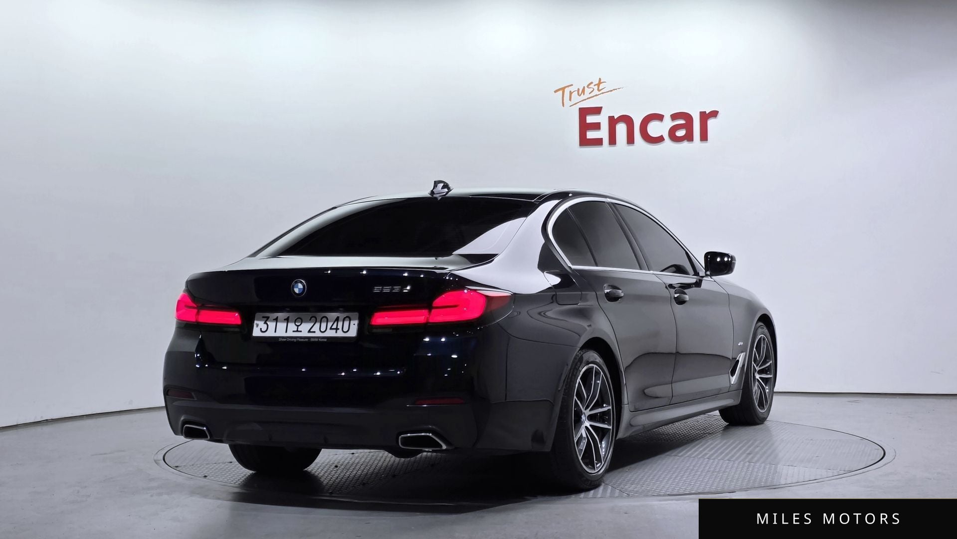 BMW 5 Series (G30) 2021 — миниатюра 2
