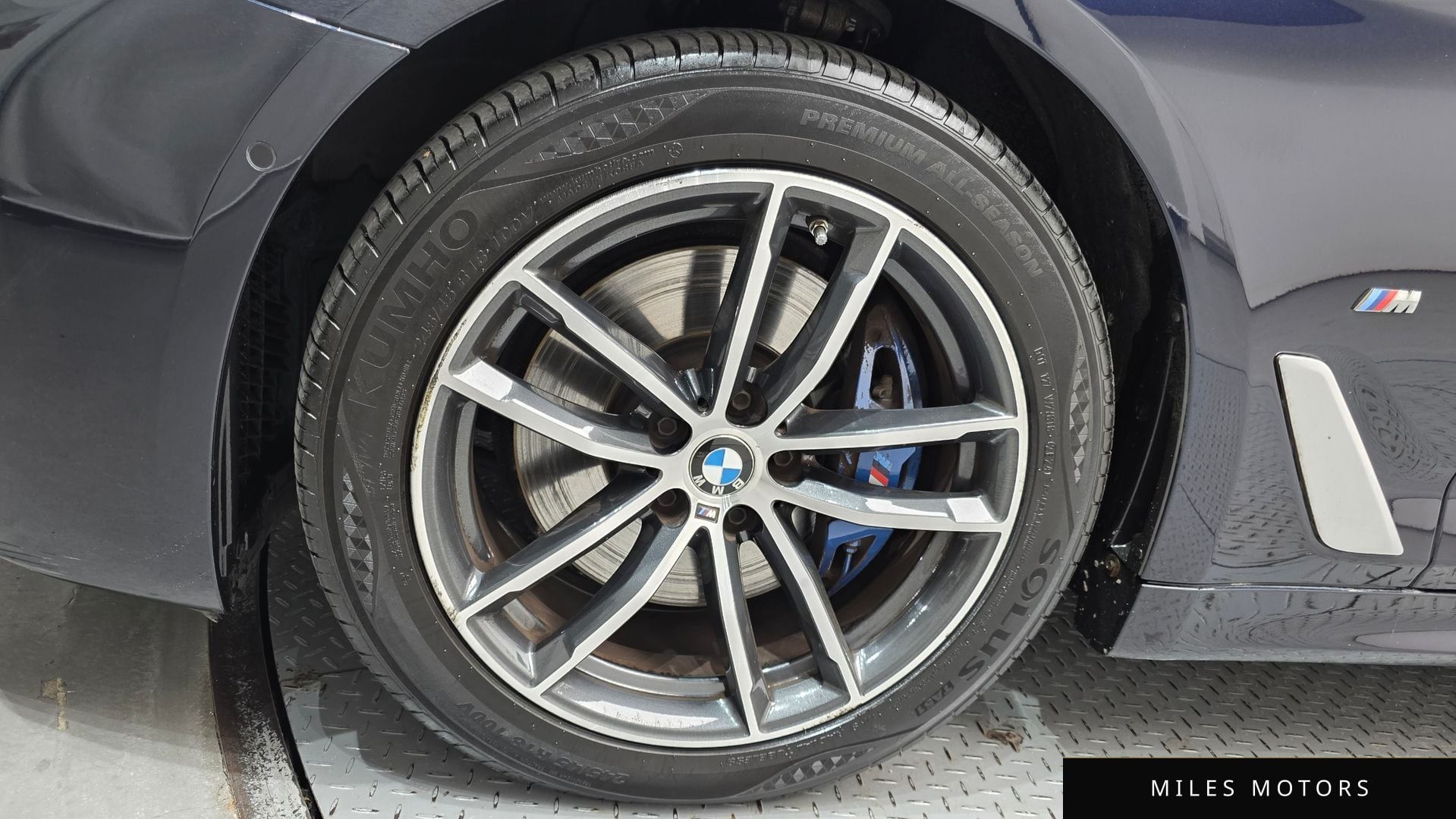 BMW 5 Series (G30) 2021 — миниатюра 5