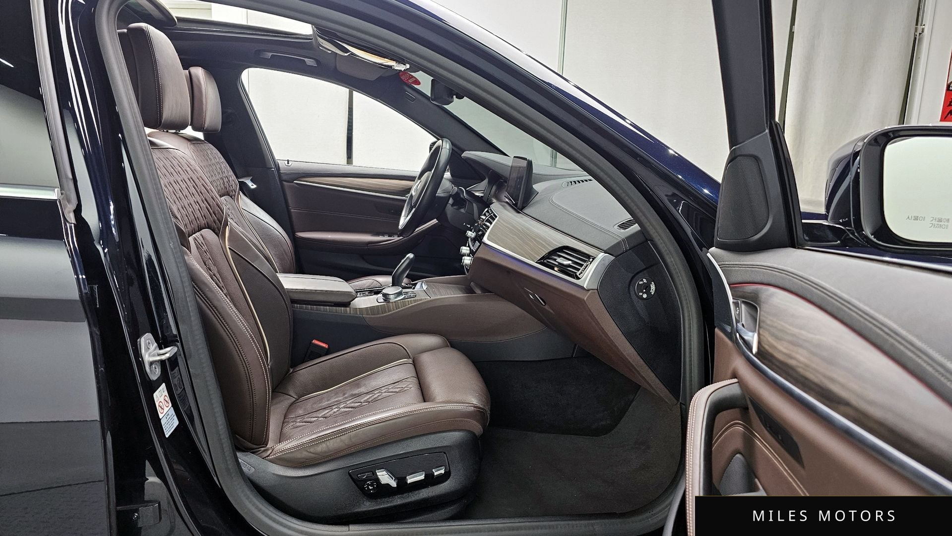 BMW 5 Series (G30) 2021 — миниатюра 10
