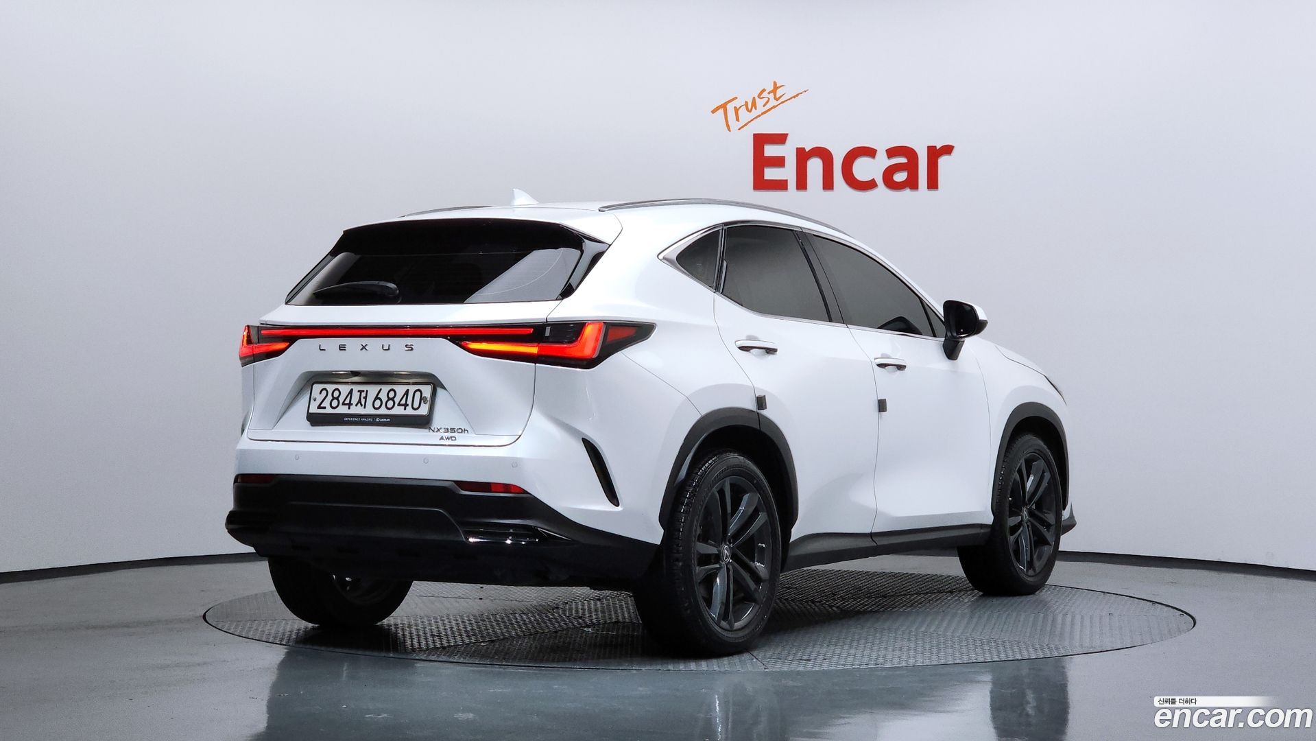 Лексус NX350h 2023 — миниатюра 2
