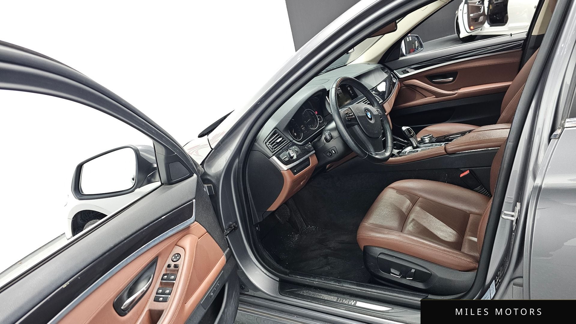 BMW 5 Series (F10) 2015 — миниатюра 10