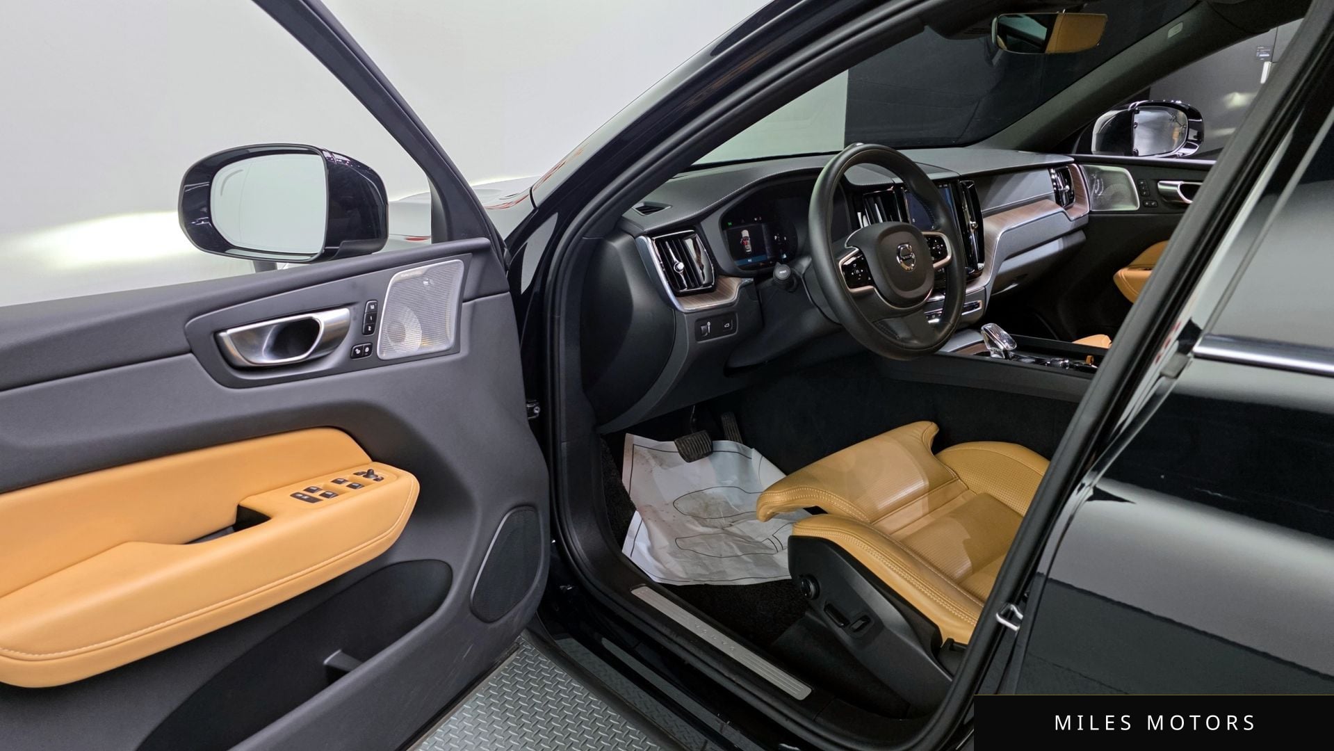 Volvo XC60 2022 — миниатюра 10