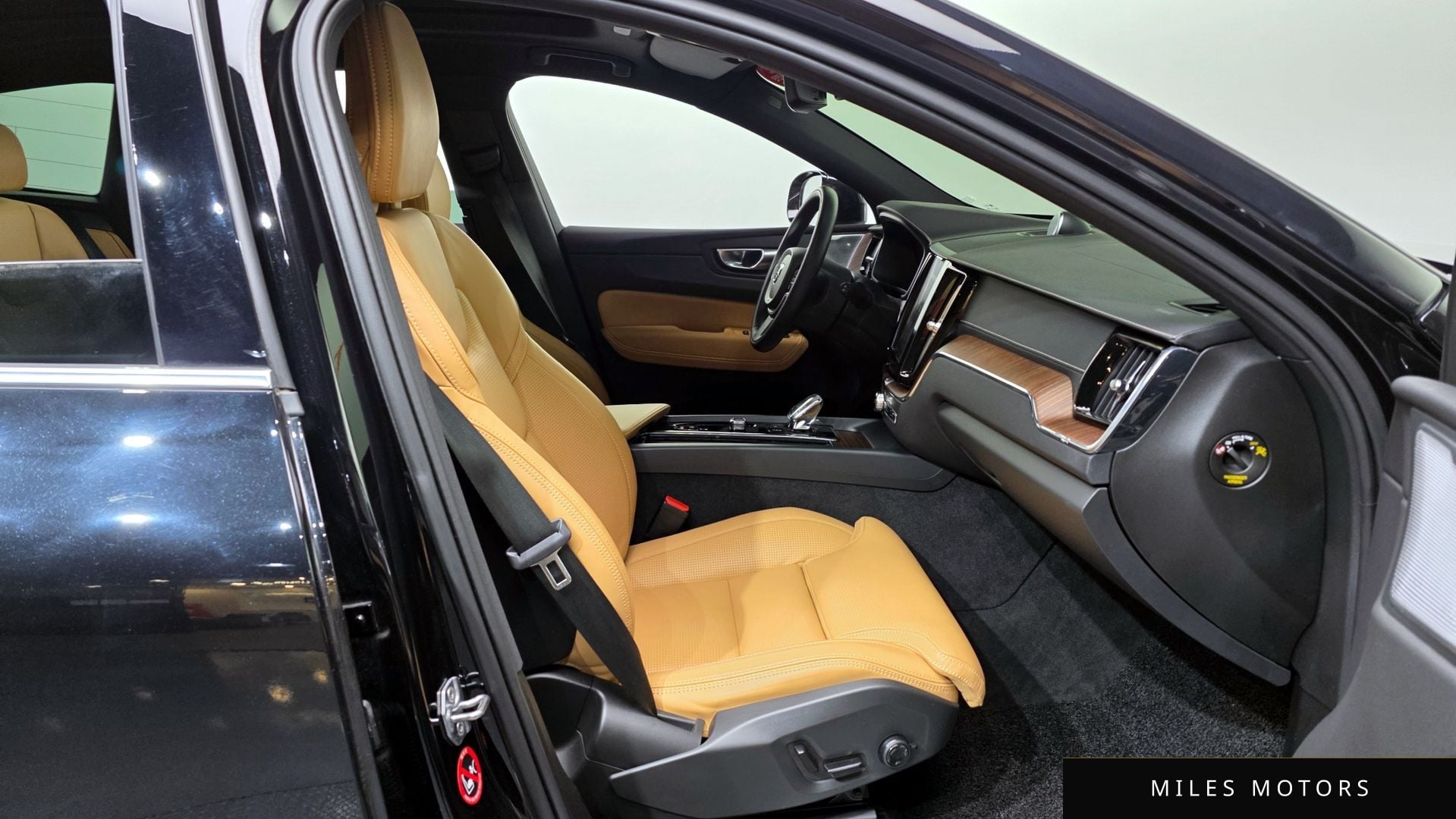 Volvo XC60 2022 — миниатюра 11