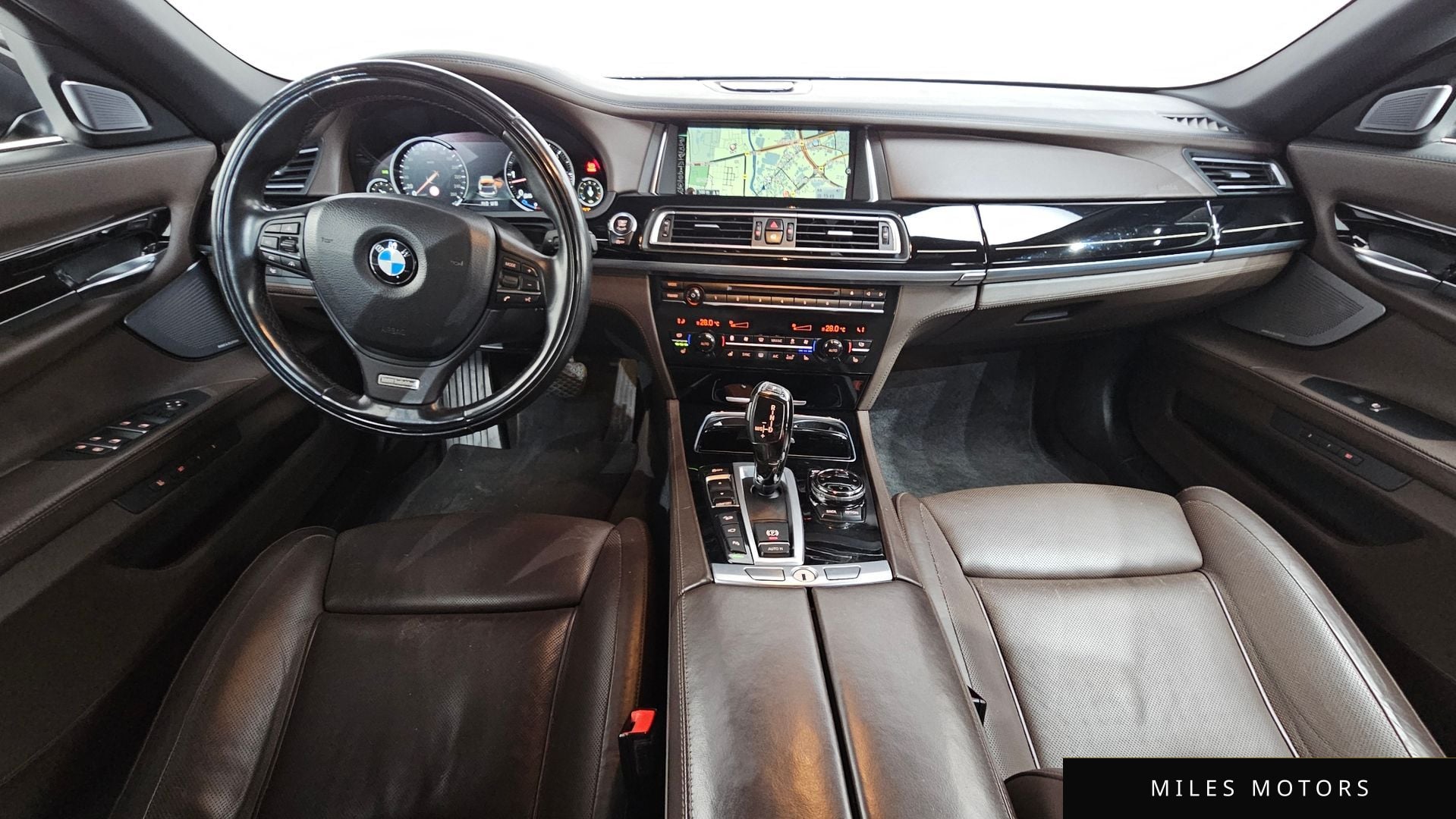 BMW 7 Series (F01) 2015 — миниатюра 7