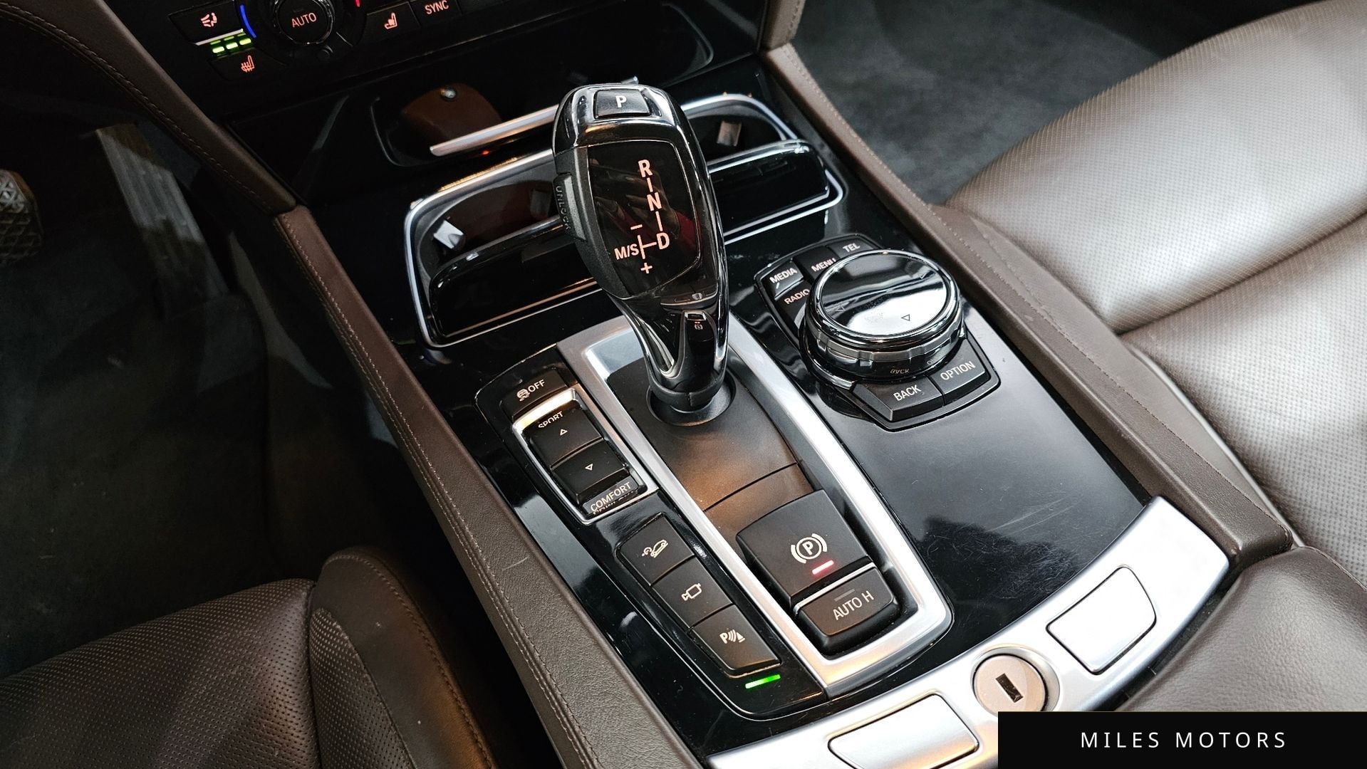 BMW 7 Series (F01) 2015 — миниатюра 9