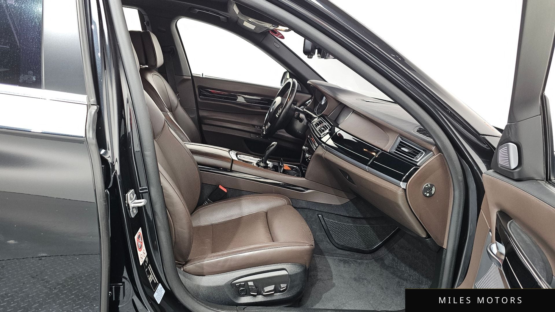 BMW 7 Series (F01) 2015 — миниатюра 11