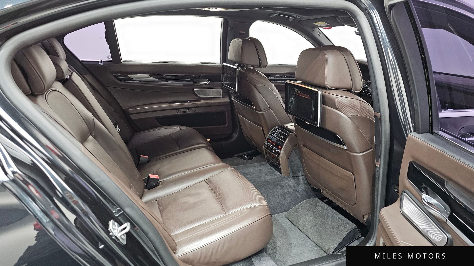 BMW 7 Series (F01) 2015 — миниатюра 12