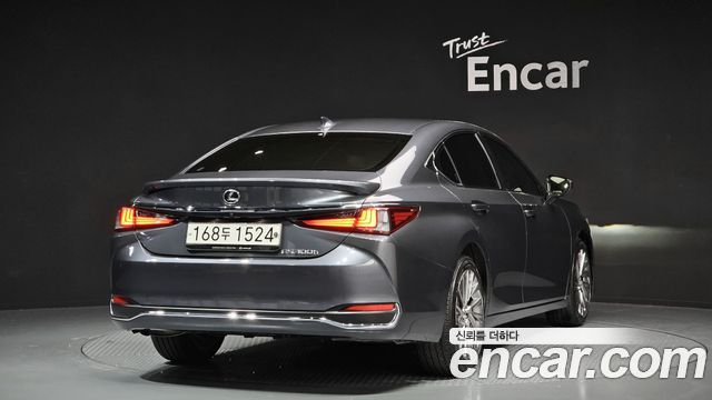 Лексус ES300h 2023 — миниатюра 2
