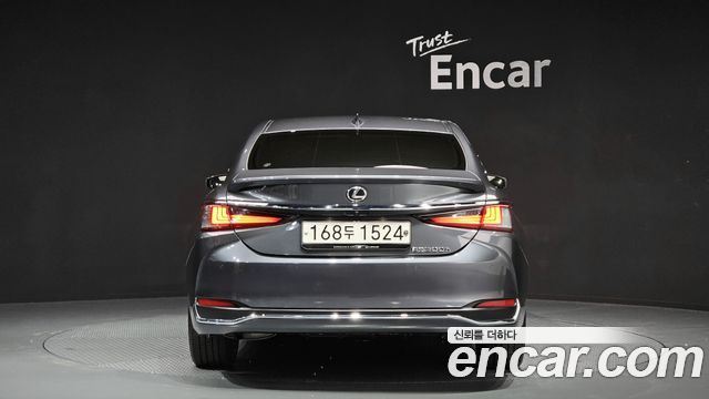 Лексус ES300h 2023 — миниатюра 4