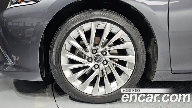 Лексус ES300h 2023 — миниатюра 5
