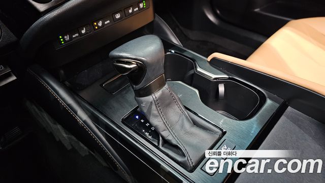 Лексус ES300h 2023 — миниатюра 9