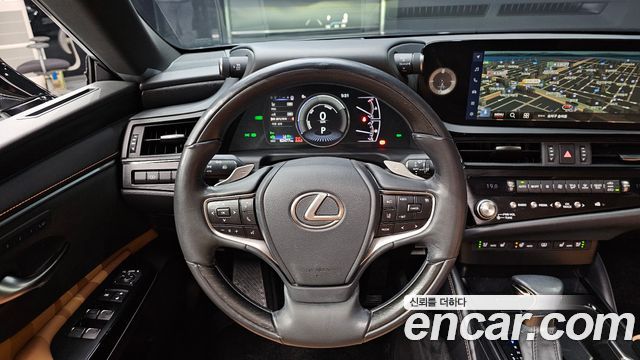 Лексус ES300h 2023 — миниатюра 13