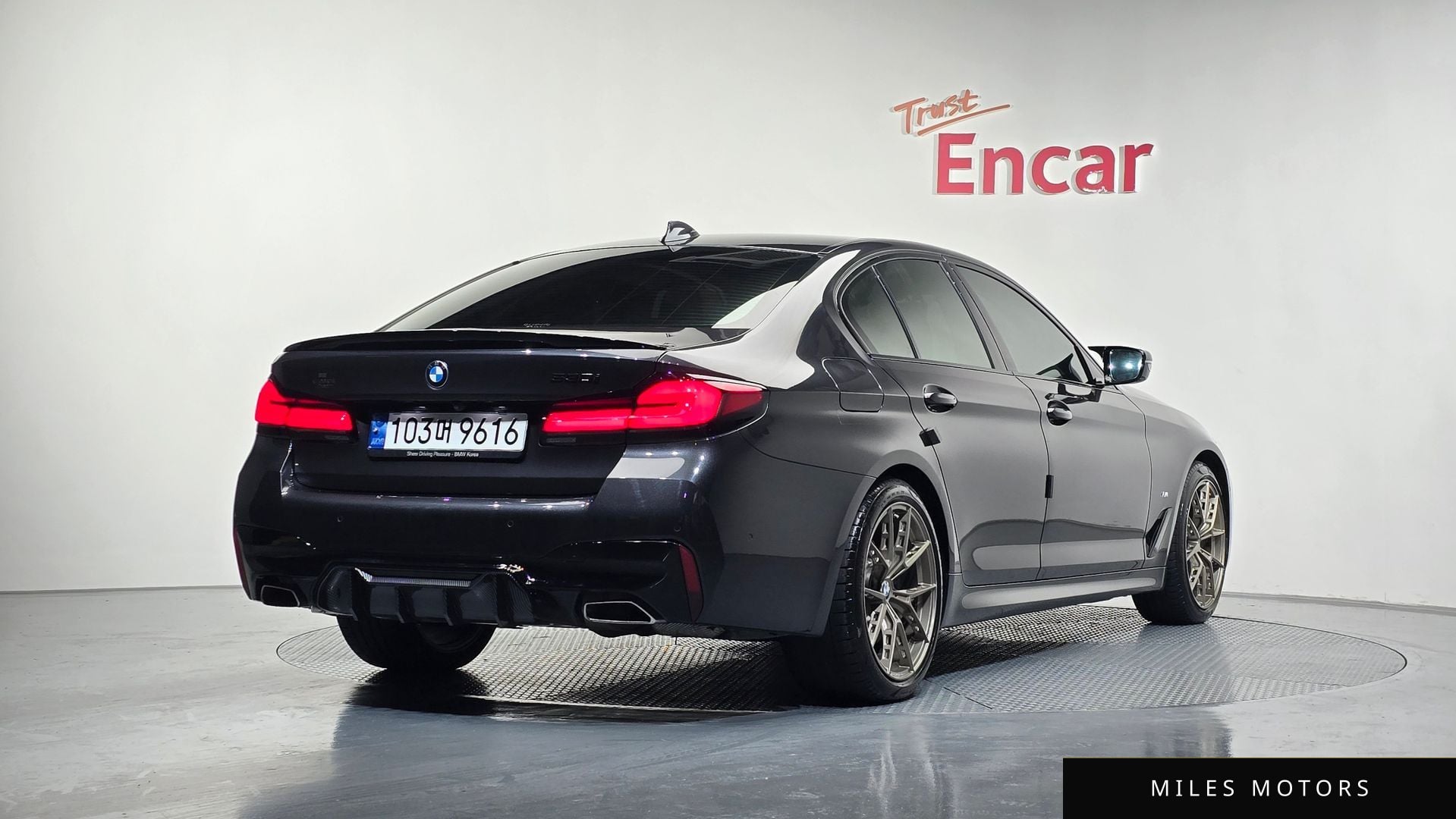 BMW 5 Series (G30) 2023 — миниатюра 2