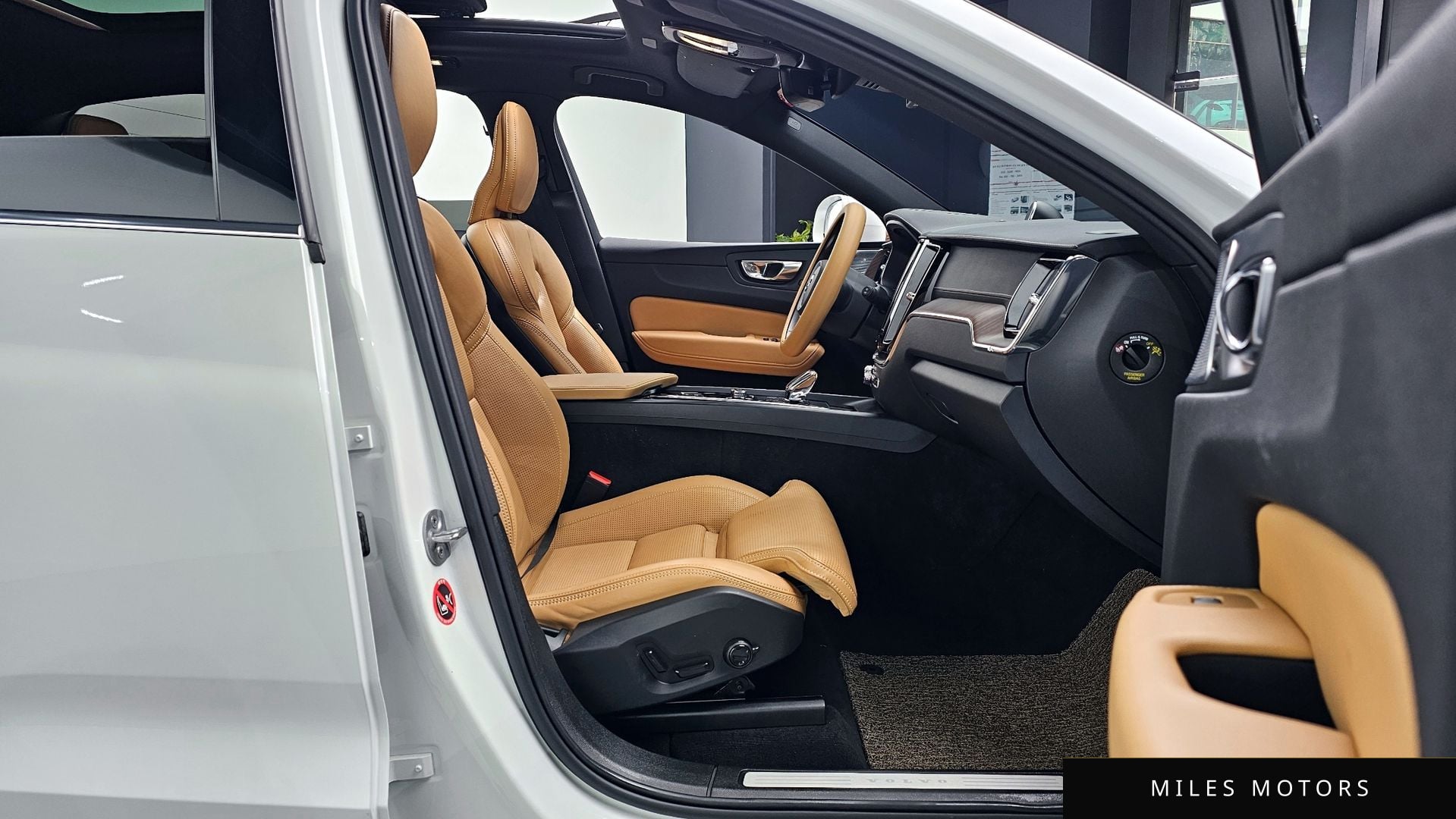 Volvo XC60 2022 — миниатюра 10