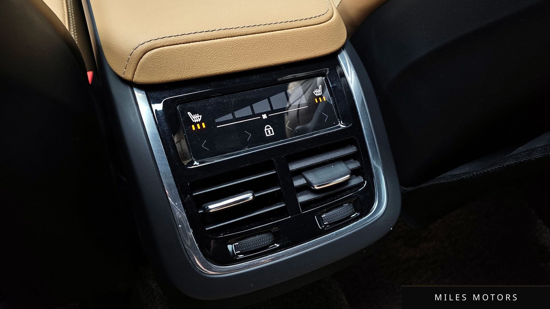 Volvo XC60 2022 — миниатюра 18