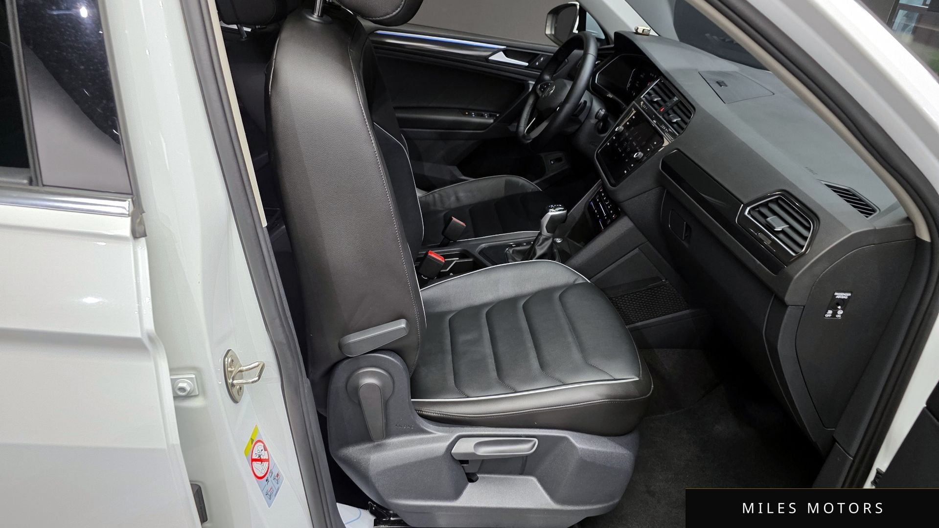 Volkswagen Tiguan 2023 — миниатюра 10