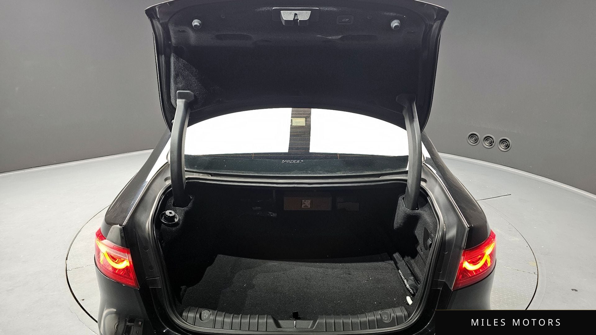Jaguar XF (X260) 2019 — миниатюра 20
